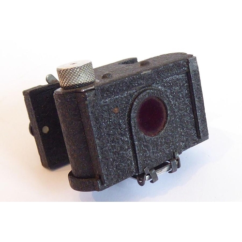 564 - A mid-20th century miniature spy camera (4.5cm wide x 3cm high)