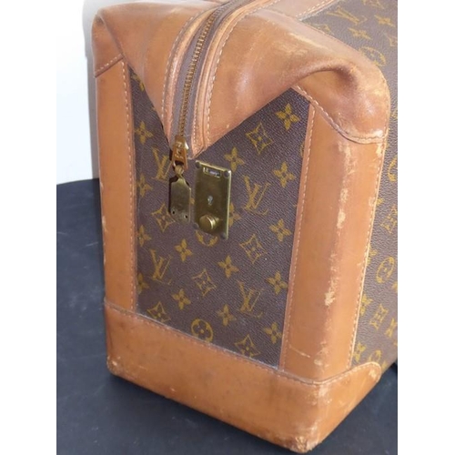 583 - A genuine hand-stitched tan-leather trimmed Louis Vuitton carry bag (Paris, France); applied hand-st... 