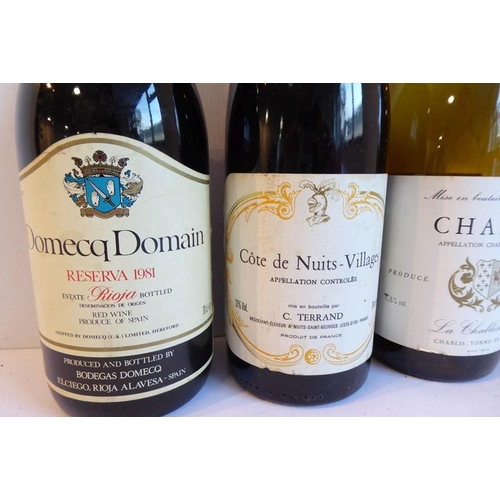 625 - A mixed lot of five bottles: Cote de Nuits-Villages 1988; La Chablisienne 1993 Chablis; Clos de la C... 