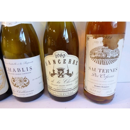 625 - A mixed lot of five bottles: Cote de Nuits-Villages 1988; La Chablisienne 1993 Chablis; Clos de la C... 