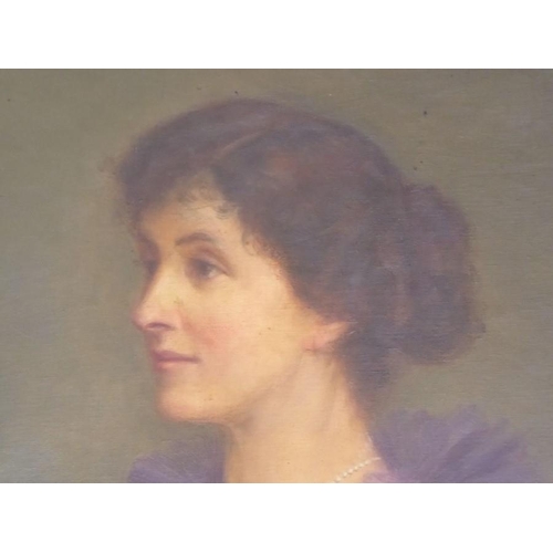 644 - A good early 20th century gilt-framed oil on canvas shoulder-length portrait study of Mabel Anna Goi... 