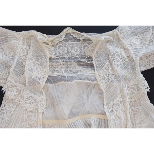 854 - A circa 1900s lace and muslin child's dress; ivory-coloured muslin with matching Brussels lace appli... 