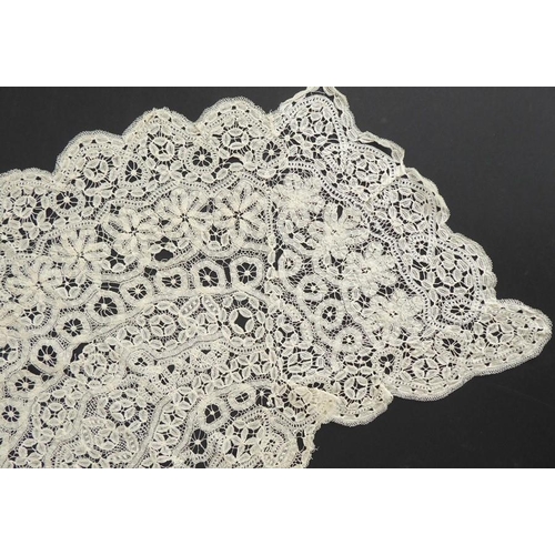 861 - A circa 1890s Brussels lace shawl collar; semi-circular shape with floral motifs and scalloped edge