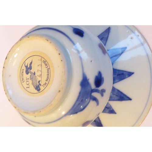 87 - The Nanking Cargo circa 1752, a porcelain spittoon with large spreading top, concentric circles abov... 