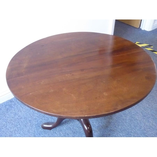 920 - A George III period circular mahogany tilt-top occasional table; two piece top above turned stem and... 