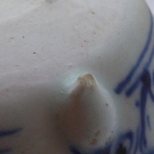 94 - A Yuan Dynasty blue and white Chinese three-footed porcelain censer decorated with three phoenix (on... 