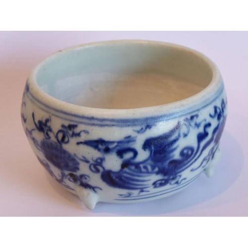 94 - A Yuan Dynasty blue and white Chinese three-footed porcelain censer decorated with three phoenix (on... 