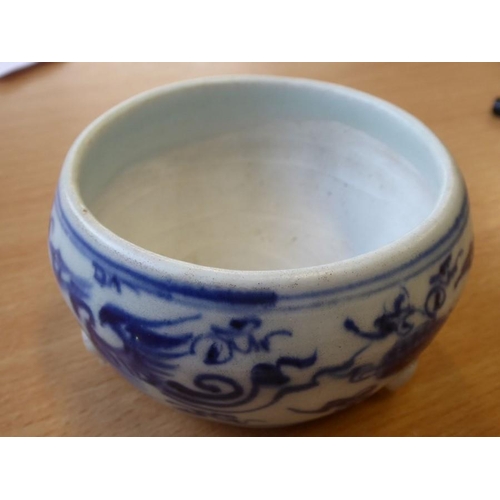 94 - A Yuan Dynasty blue and white Chinese three-footed porcelain censer decorated with three phoenix (on... 