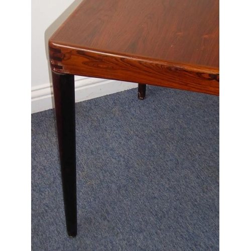 945 - A 20th century extending rosewood dining table by 'Bramin' (Denmark); with central extension leaf st... 