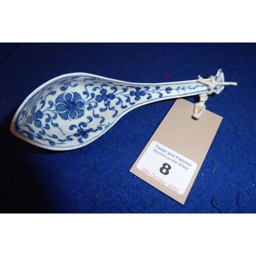 8 - An 18th century Worcester porcelain rice spoon circa 1765/70; the interior pointed bowl hand-decorat... 