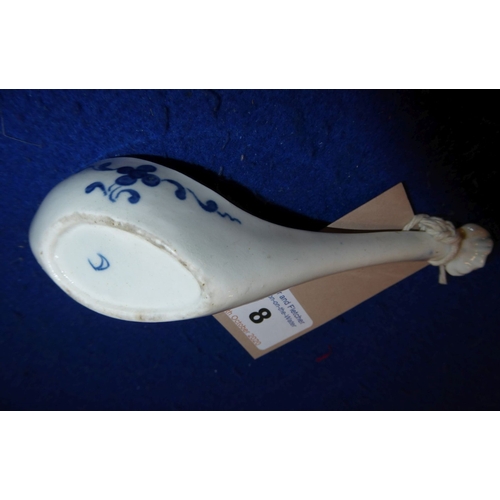 8 - An 18th century Worcester porcelain rice spoon circa 1765/70; the interior pointed bowl hand-decorat... 