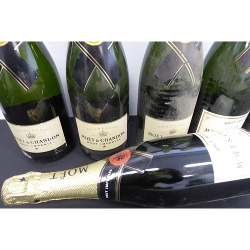 623 - A bottle of 1988 Moet & Chandon vintage champagne and five non-vintage (6)