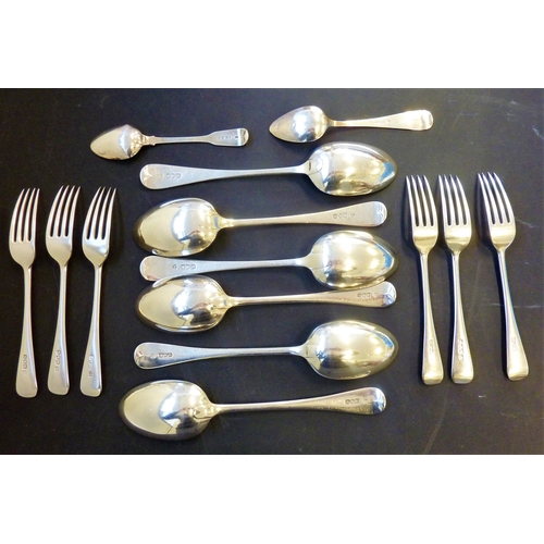 204 - A set of six hallmarked silver small table forks (London assay marks) together with a matched set of... 