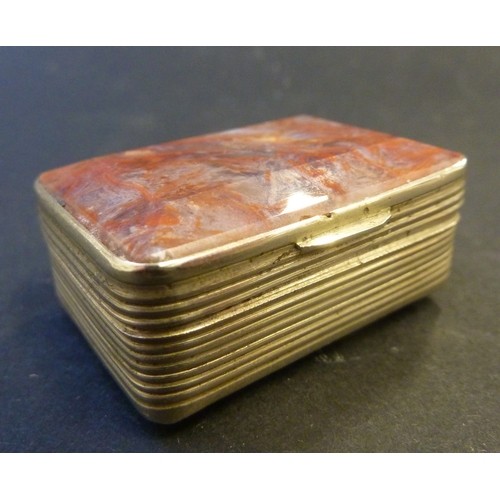 568 - A late 19th/early 20th century base metal snuff box with faceted rectangular Dendritic agate base an... 