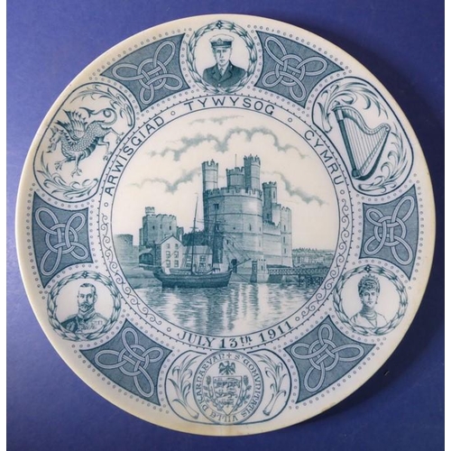 16 - Four similarly sized collector's plates: the largest being a 19th century Majolica example (23.4cm i... 