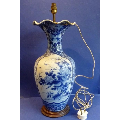 23 - A late 19th century Japanese blue and white vase now as a lamp (damages, reparations and re-gluing e... 