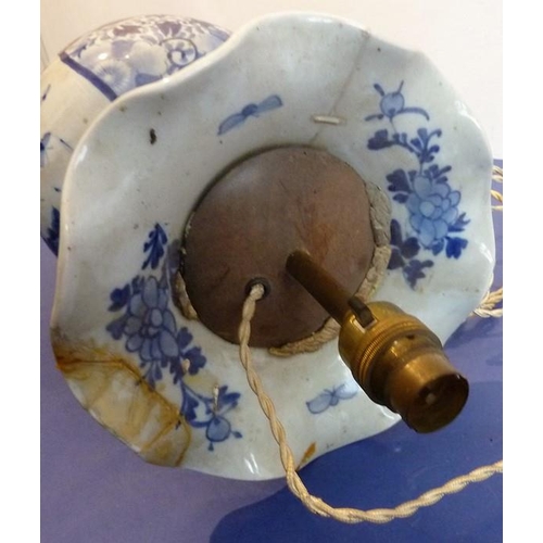 23 - A late 19th century Japanese blue and white vase now as a lamp (damages, reparations and re-gluing e... 