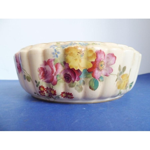 24 - A good selection of fine quality ornamental ceramics and bijouterie; to include ceramic boxes and an... 