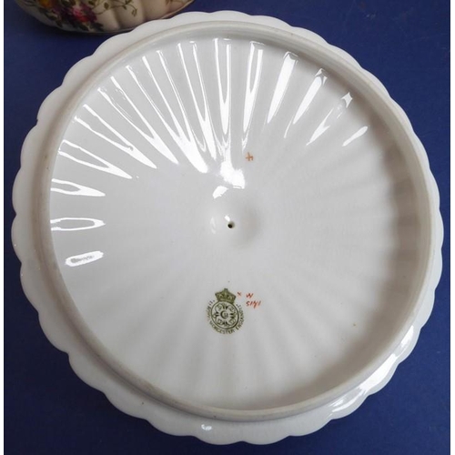 24 - A good selection of fine quality ornamental ceramics and bijouterie; to include ceramic boxes and an... 