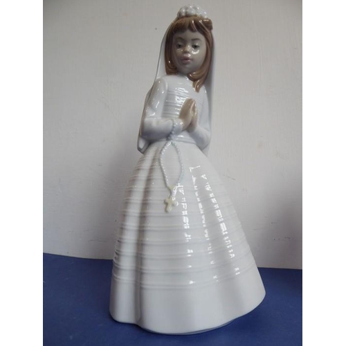 28 - Three Lladro and two Nao porcelain figures; the Nao figures of a girl in first communion dress (23cm... 