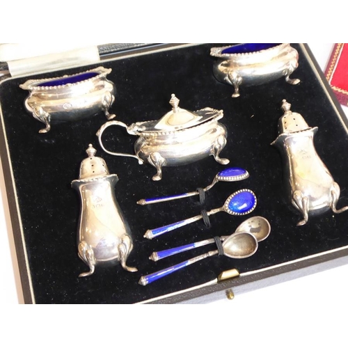 154 - An early 20th century cased five-piece hallmarked silver cruet set comprising two salts with blue-gl... 