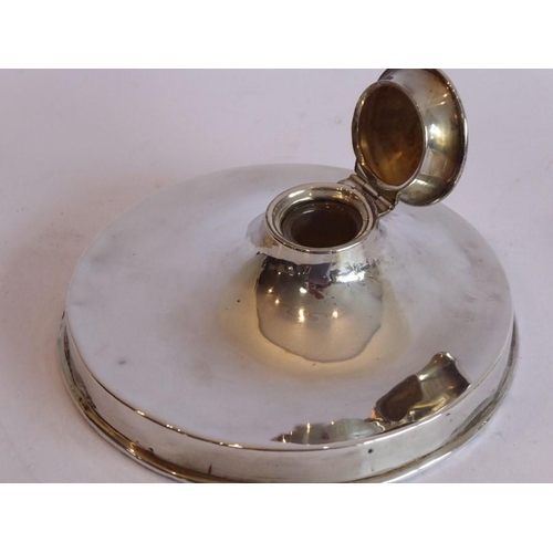 197 - An early 20th century silver capstan inkwell with hinged lid and glass insert (marks rubbed) (15.5cm... 