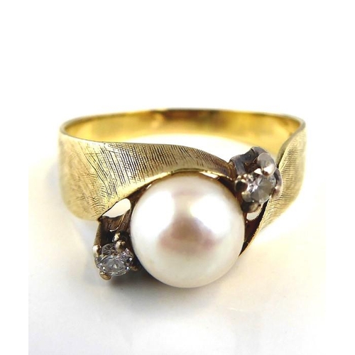 218 - A 14-carat gold pearl and diamond ring