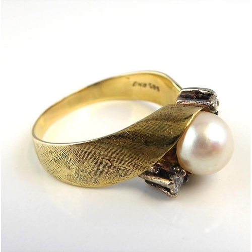 218 - A 14-carat gold pearl and diamond ring