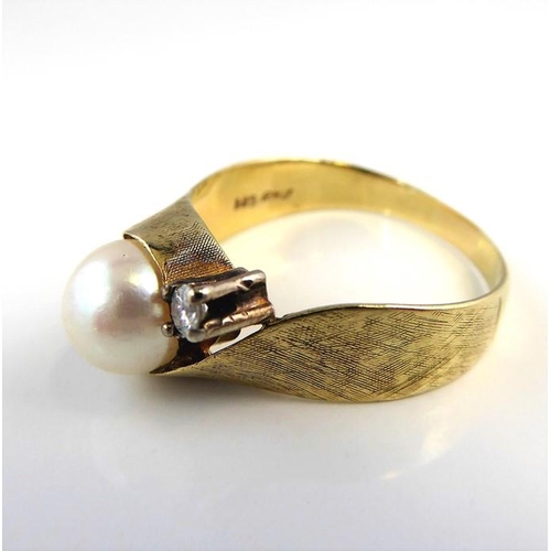 218 - A 14-carat gold pearl and diamond ring