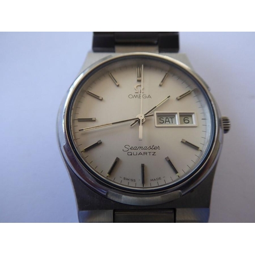 290 - A gentleman's steel-cased Omega Seamaster Quartz wristwatch; the signed silver dial with baton marke... 