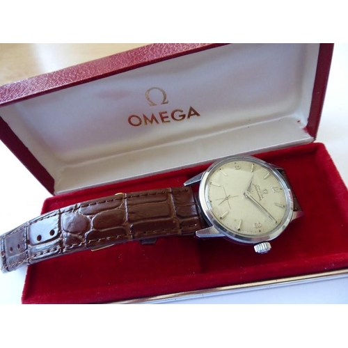 292 - A gentleman's Omega Seamaster steel-cased wristwatch; the signed dial with baton markers and Arabic ... 