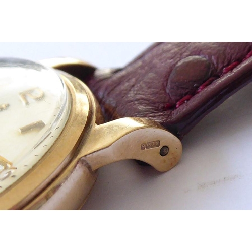 301 - A gentleman's 9-carat yellow-gold-cased wristwatch; the cream dial signed Zenith and with Arabic num... 