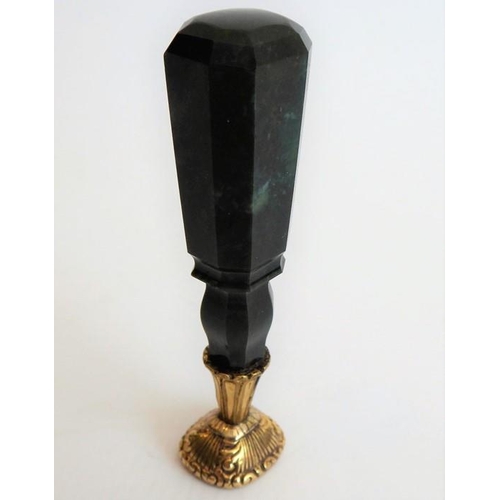 324 - An early 19th century yellow-metal seal, tapering octagonal green hardstone handle, engraved citrine... 