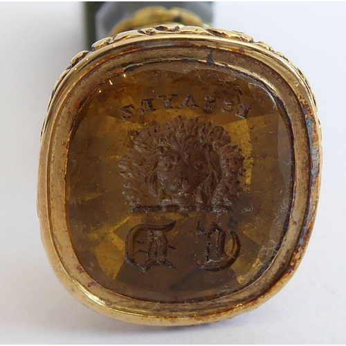 324 - An early 19th century yellow-metal seal, tapering octagonal green hardstone handle, engraved citrine... 