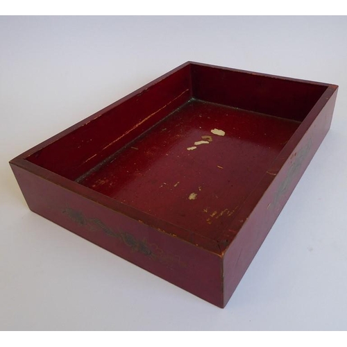 343 - A red lacquer desk paper tidy decorated in Chinoiserie-style with paperweight-style lid (27.5cm)