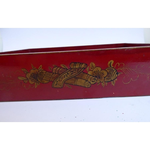 343 - A red lacquer desk paper tidy decorated in Chinoiserie-style with paperweight-style lid (27.5cm)