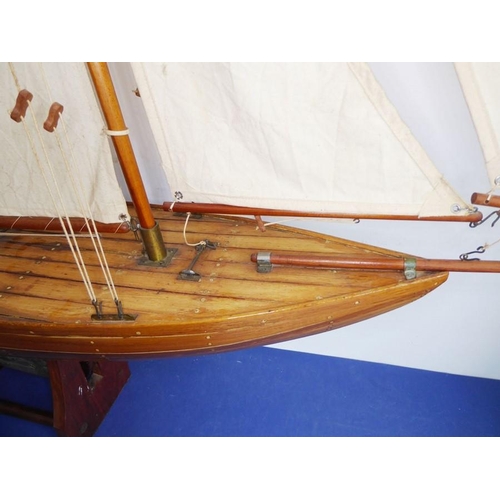 400 - A fine early to mid-20th century six-sail custom-built pond yacht on stand; complete with £530 recei... 