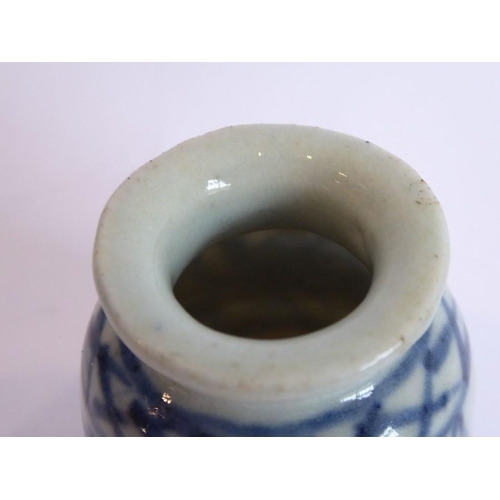 46 - A late 18th/early19th century Chinese porcelain brush washer of cylindrical form; the everting lip a... 