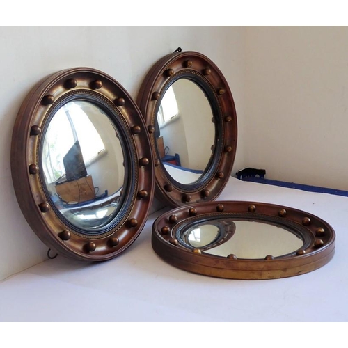 653 - A set of three early 20th century (in early 19th century style) circular gilt-framed convex mirrors ... 