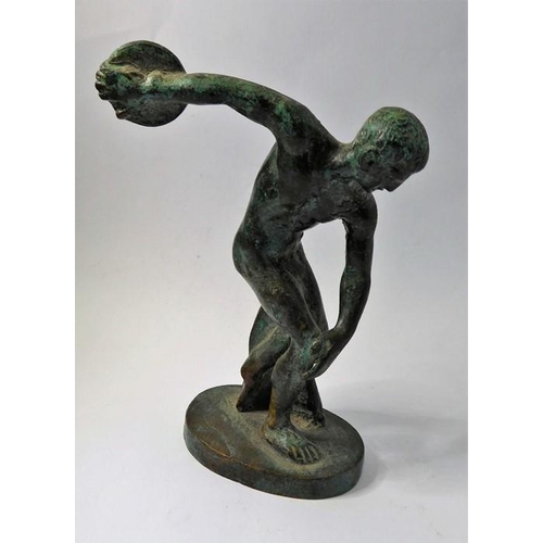 93 - Bronze and brass Grand Tour style souvenirs including patinated bronze of a discus thrower, a patina... 