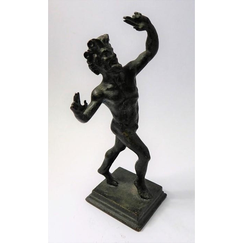 93 - Bronze and brass Grand Tour style souvenirs including patinated bronze of a discus thrower, a patina... 