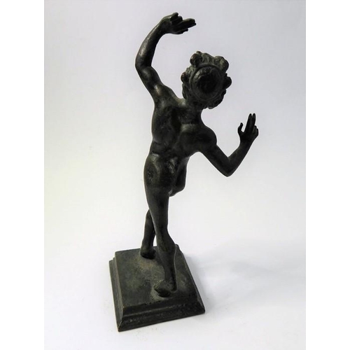 93 - Bronze and brass Grand Tour style souvenirs including patinated bronze of a discus thrower, a patina... 