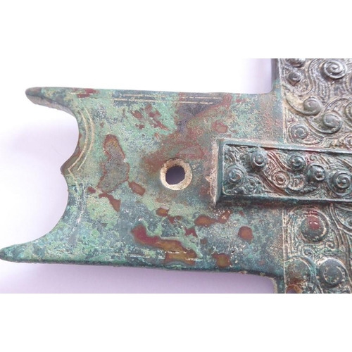 112 - Chinese Warring States period (c. 475 BC - 221 BC); a rare dagger blade and handle of dark patinatio... 