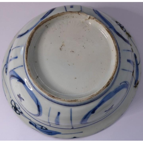 13 - A Kangxi-period Chinese porcelain bowl; hand-decorated in underglaze blue, the interior with four qu... 