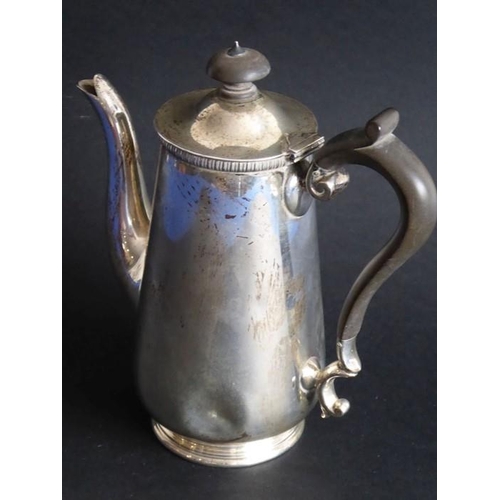 143 - A hallmarked silver coffee pot marked for 'Goldsmiths & Silversmiths Co., Regent Street', assayed Lo... 