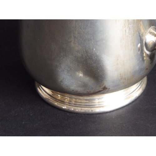 143 - A hallmarked silver coffee pot marked for 'Goldsmiths & Silversmiths Co., Regent Street', assayed Lo... 