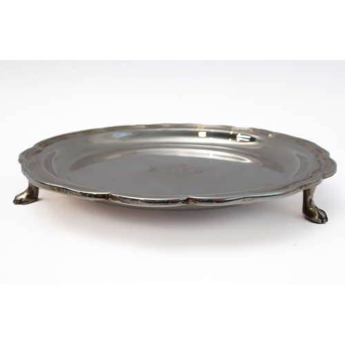 118 - A heavy hallmarked silver salver in Georgian style (later) - raised piecrust edge, central engraved ... 