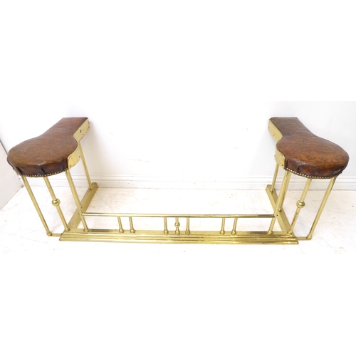85 - A good brass and leather upholstered club fender; the spoon-shaped brown patinated leather seats emb... 