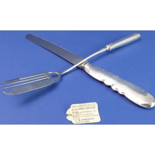 111 - An early 19th century George III period rare hallmarked silver long serving fork of very fine qualit... 