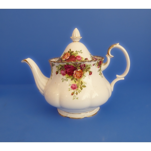 10 - A Royal Albert 'Old Country Roses' bone china tea service comprising:
 a large teapot (20 cm high);
... 